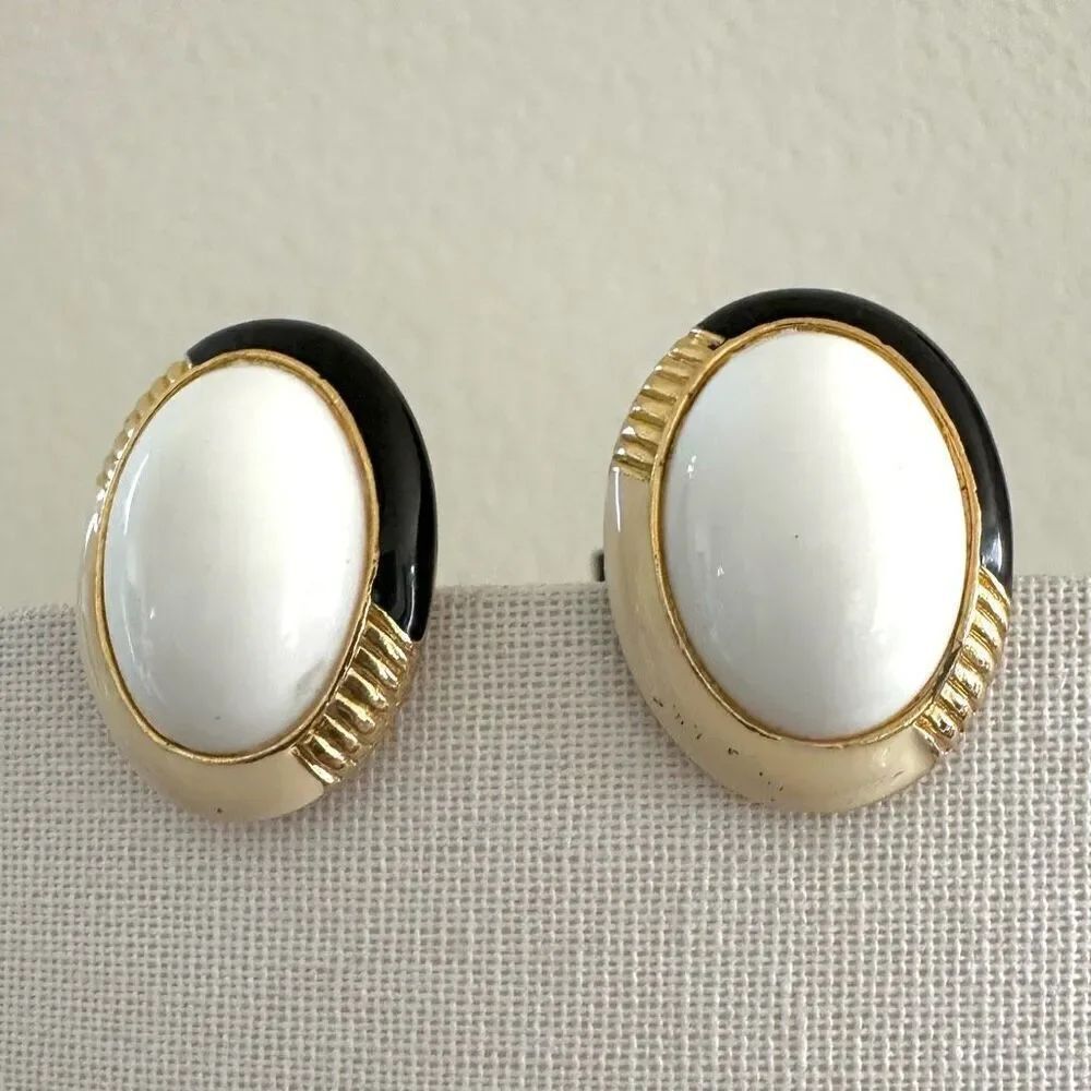 White gold tone and black oval vintage clip on earrings